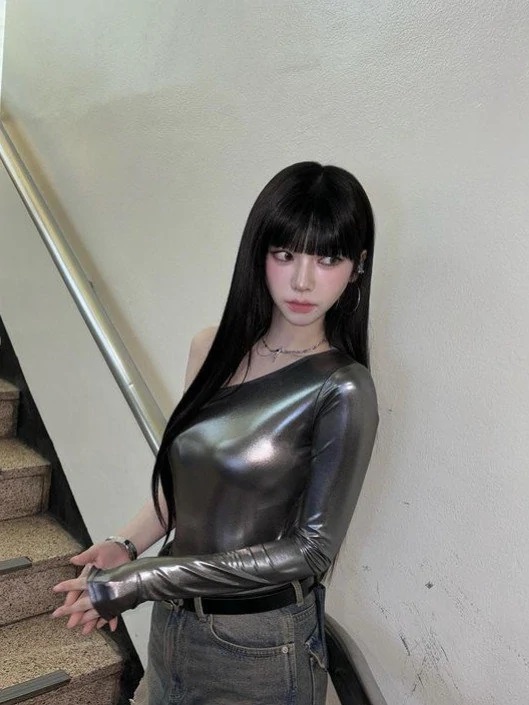 에스파 카리나 초밀착 의상 슬림한 체격에 웅장한 미드 에스파 카리나 초밀착 의상 슬림한 체격에 웅장한 미드4.jpg